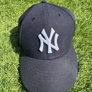 New York Yankees hat size 7 1/4 navy